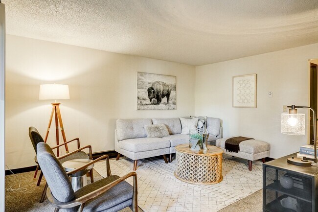Building Photo - Spacious and immaculate one bedroom! Heat ...