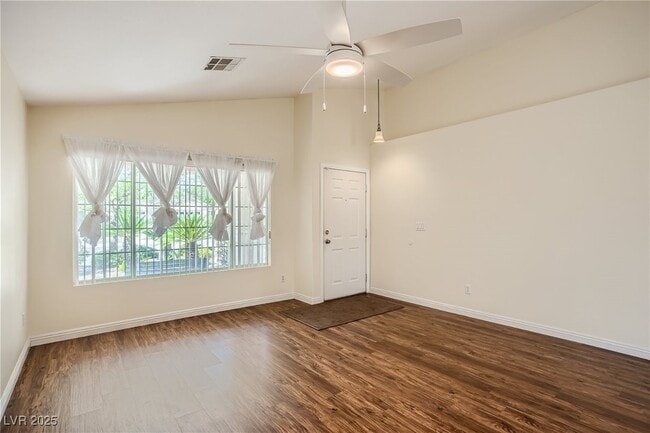 Foto del edificio - 2800 Evelyn Lake Ct