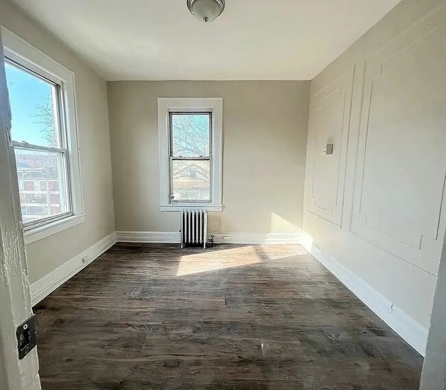 Building Photo - 490 E 23rd St