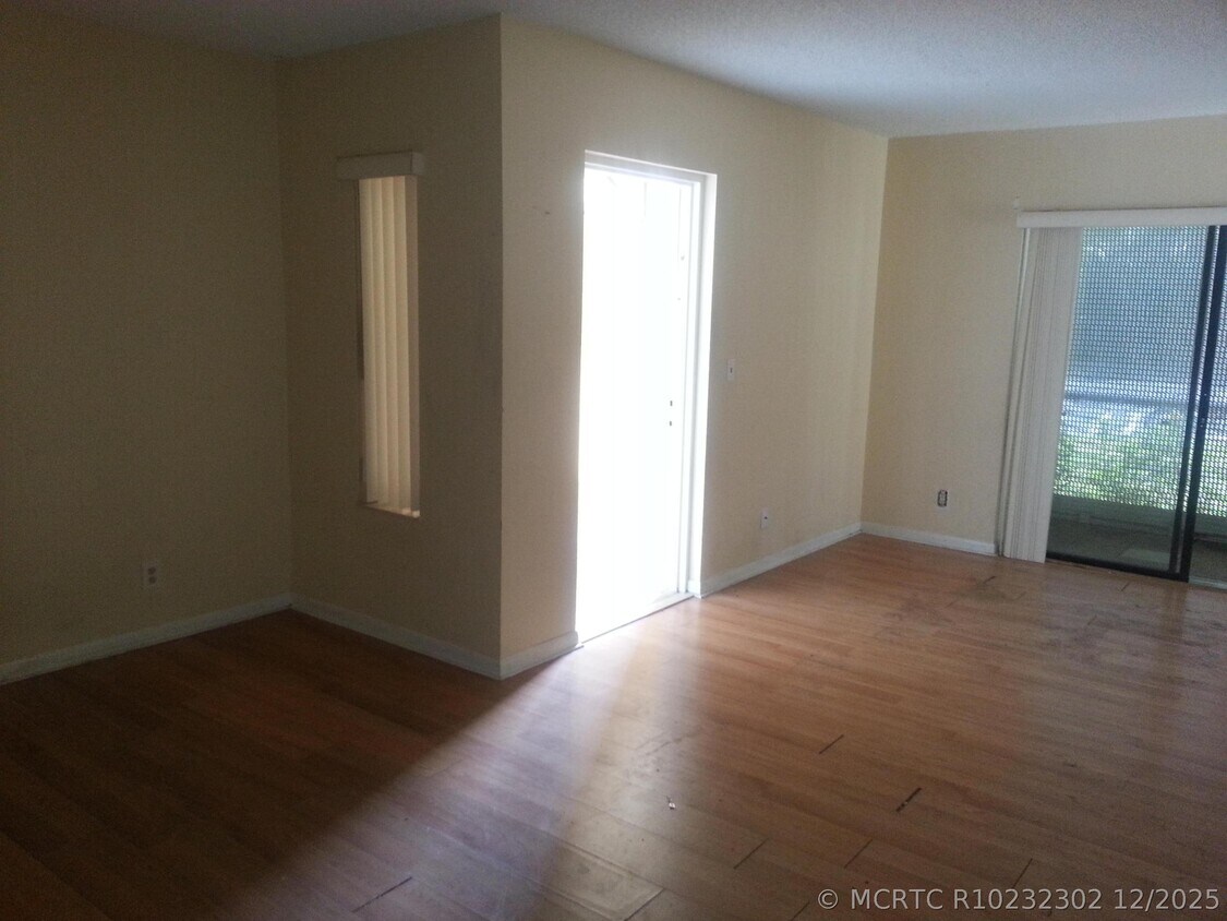 Foto del edificio - 714 Sunny Pine Way