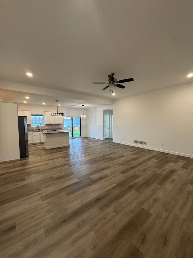 Building Photo - 3 bedroom 2 bath house