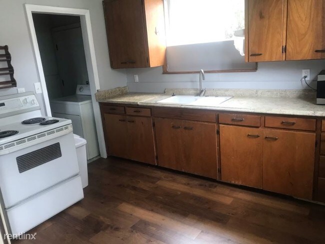 Building Photo - 2 br, 1 bath Apartment - 753 1/2 N. 9th St.