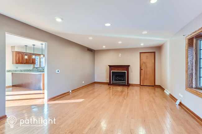 Building Photo - 1441 Maple Lane