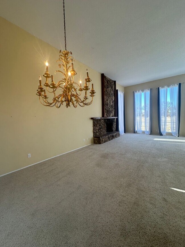 Building Photo - 2 Bed Brick House! Golf Course View!