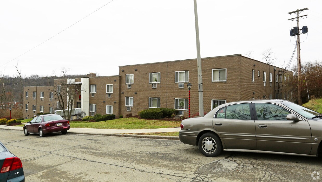 Brett Manor Apartments in Pittsburgh, PA