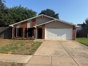 Building Photo - 6905 Blackberry Dr