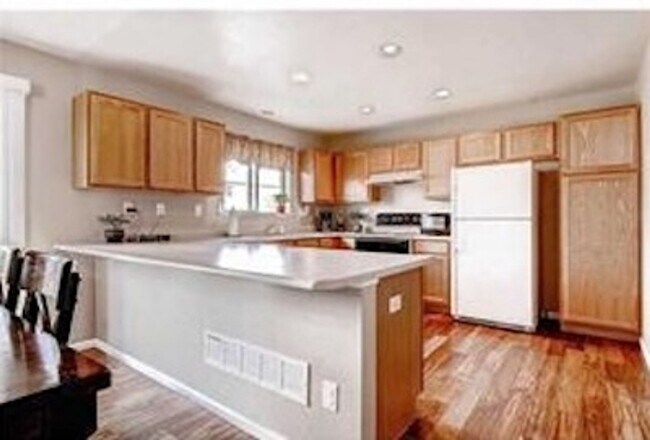 Building Photo - Lovely Gleneagle Charmer!