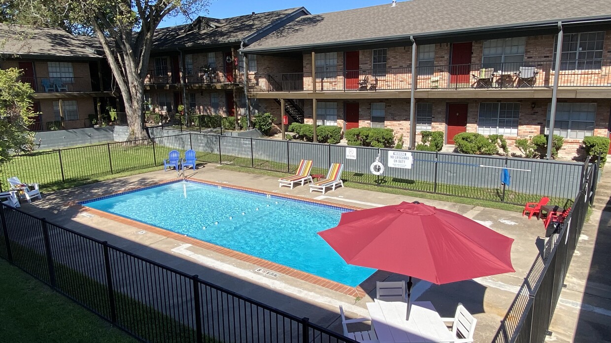 Fabulosa piscina comunitaria - Claridge Apartments