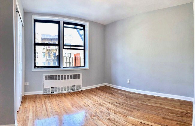 Building Photo - 222 E 17th St
