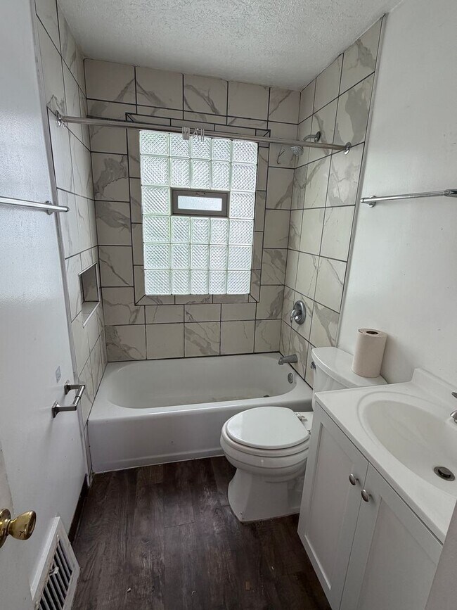 Foto del edificio - Cute 2 bedroom/1 bath Bunglow with garage in Dayton