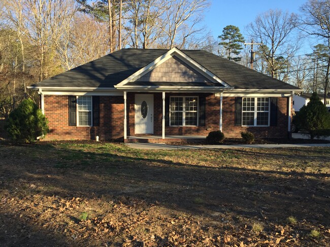 Building Photo - 302 Meadowbrook Drive