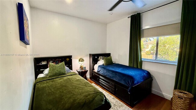 Foto del edificio - 909 NE 41st Terrace