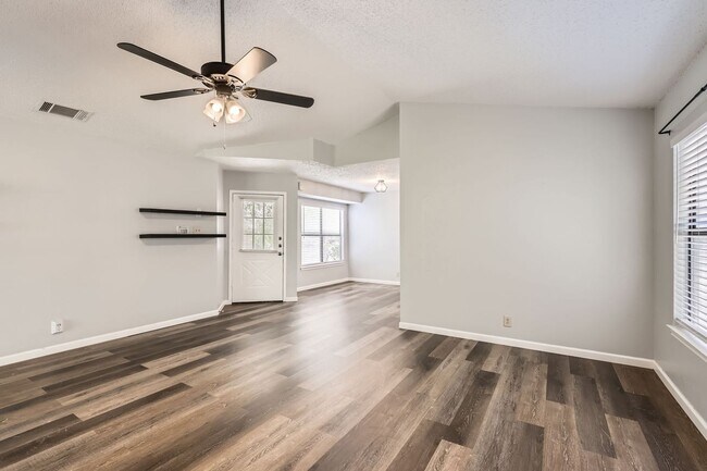Foto del edificio - Ready for Move In!
