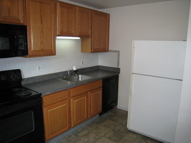 KITCHEN - 171 W 28th St