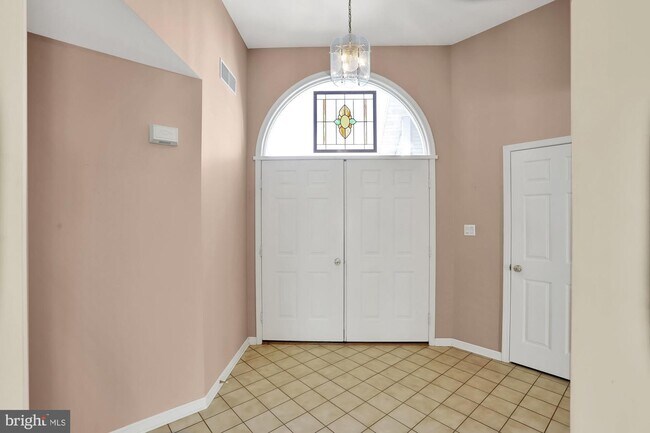Building Photo - 5450 Fairway Dr W