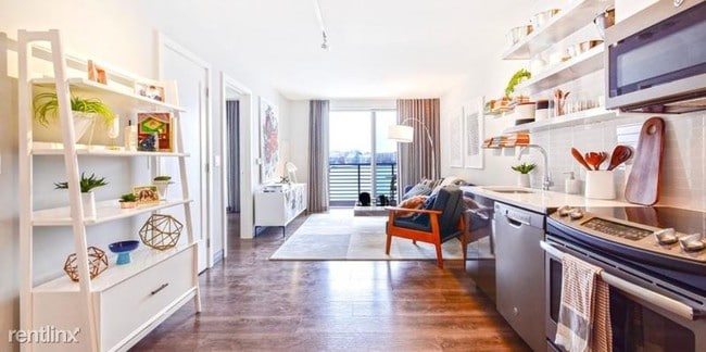 Building Photo - 80 Border St