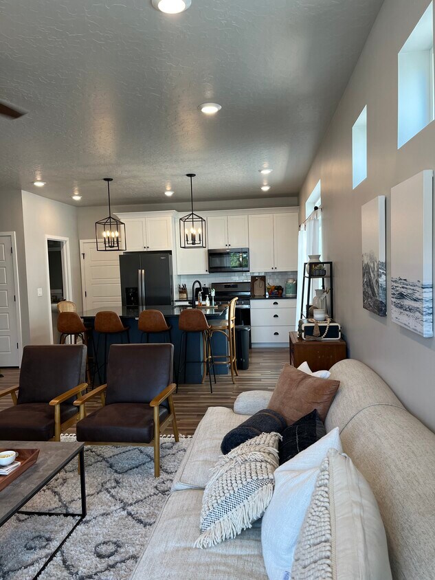 Foto principal - 246 S Meadowbrook Ct