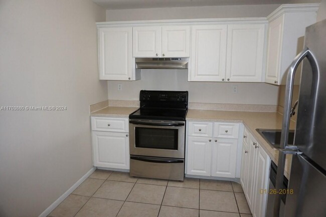 Building Photo - 721 N Pine Island Rd