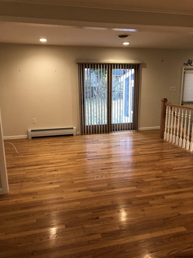 Building Photo - 300 Caroline St