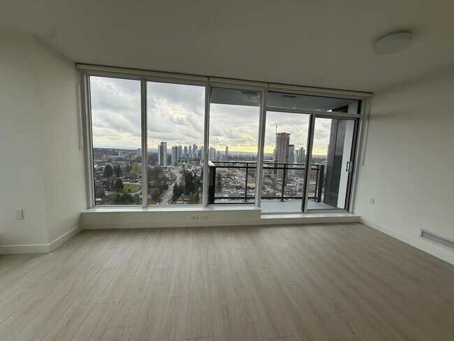 Photo du bâtiment - 13675-1107A 107A Ave