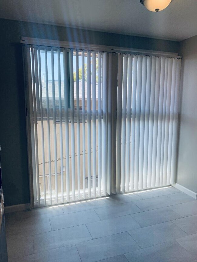 Building Photo - 1 bedroom in Oakland CA 94605