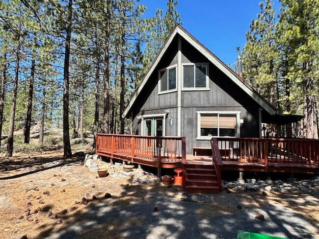 Foto del edificio - Cozy Cottage located Near Heavenly Ski Area! Avail. for a 3-6 month Seasonal lease or a long term...