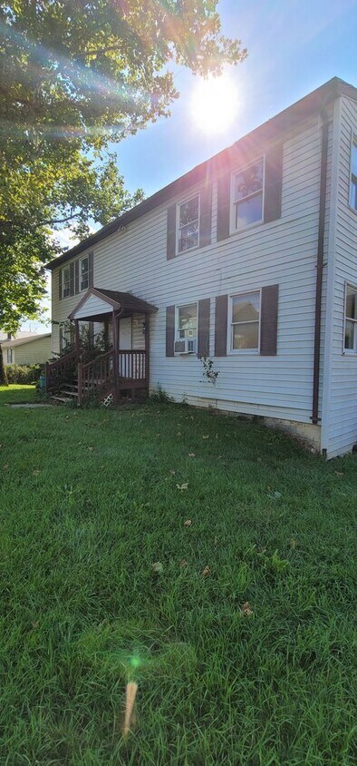 Primary Photo - 332 E Burke St