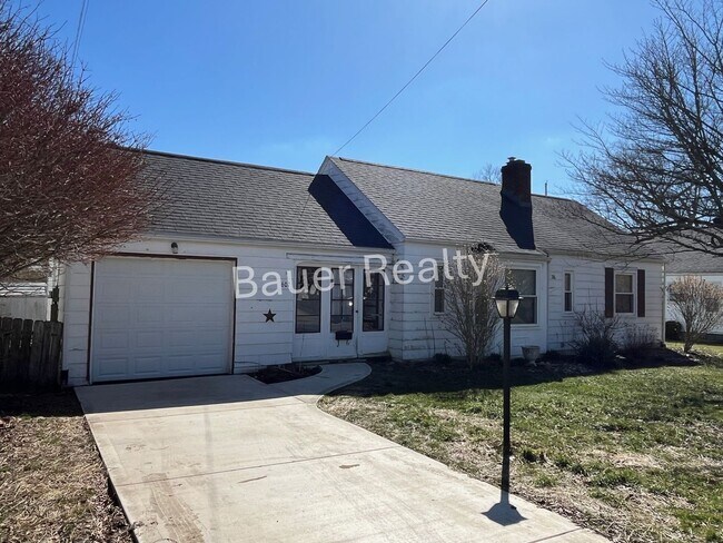 Building Photo - Three Bedroom Home Next to Brookside Park