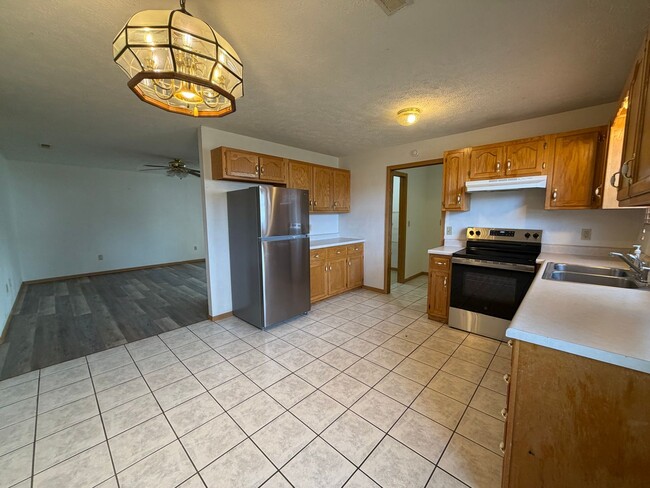 Building Photo - 2 Bed, 2 Bath Duplex outside of City Limits!