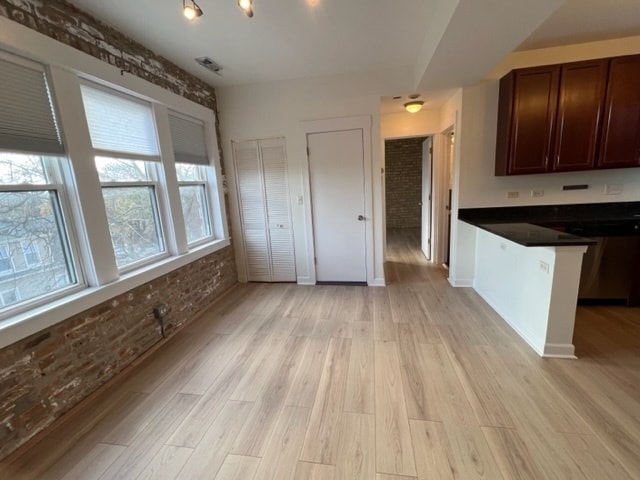 Building Photo - 3018 W Belle Plaine Ave