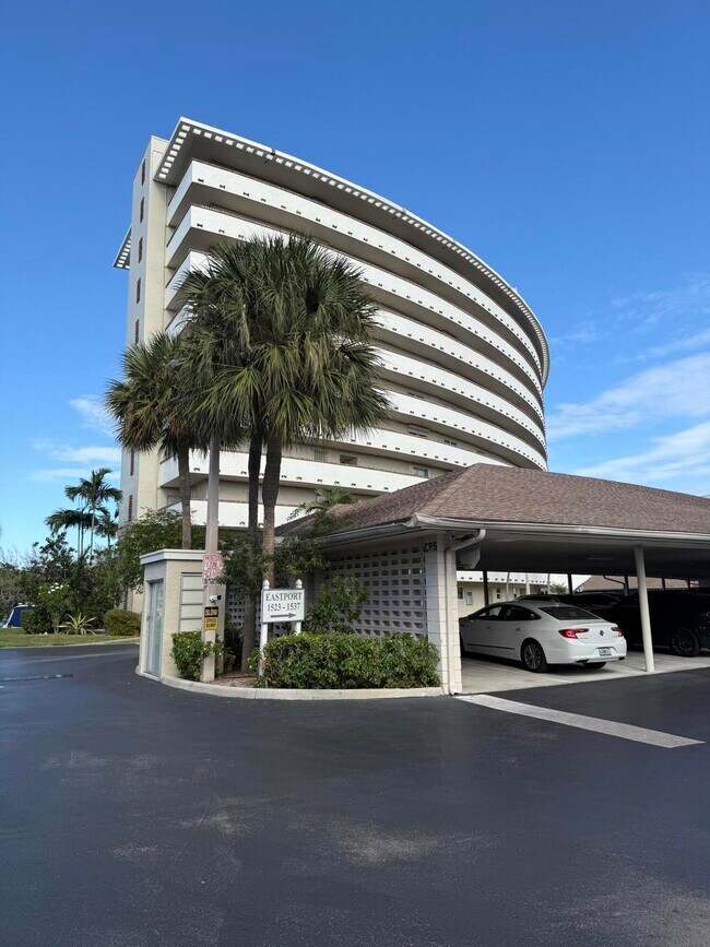 Foto del edificio - 1537 E Hillsboro Blvd