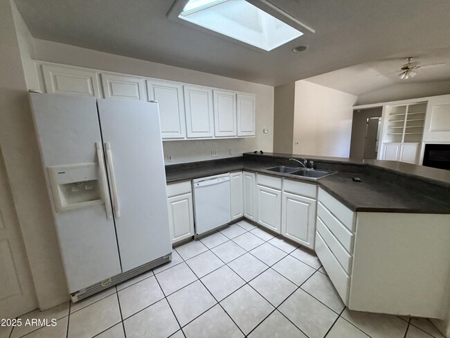 Building Photo - 1421 Laree Ave