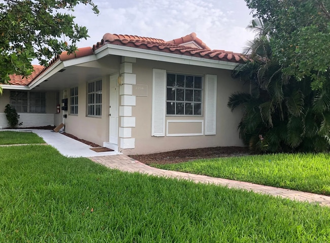 Foto del edificio - 2738 NE 28th Ct