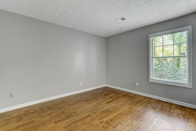 Building Photo - 323 Farm Pl Ct NE