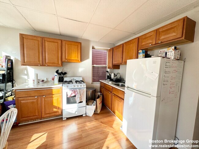 Photo - 1572 Tremont St House