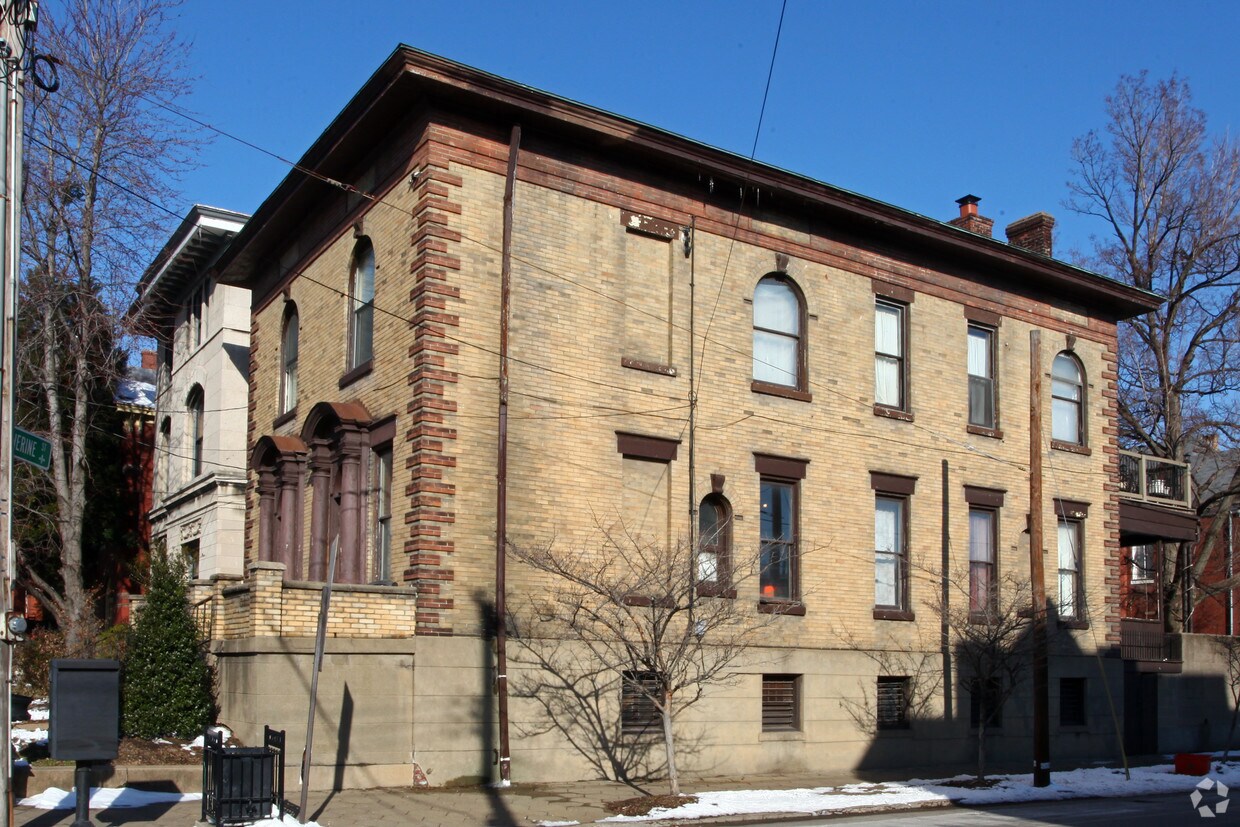 Primary Photo - 601-603 W St Catherine St