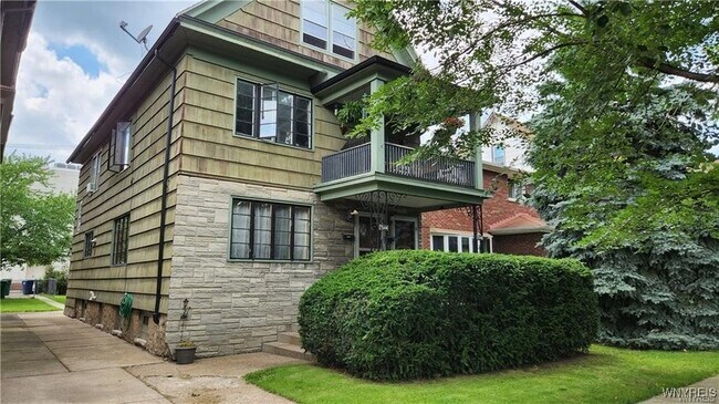 Building Photo - 544 Memorial Pkwy