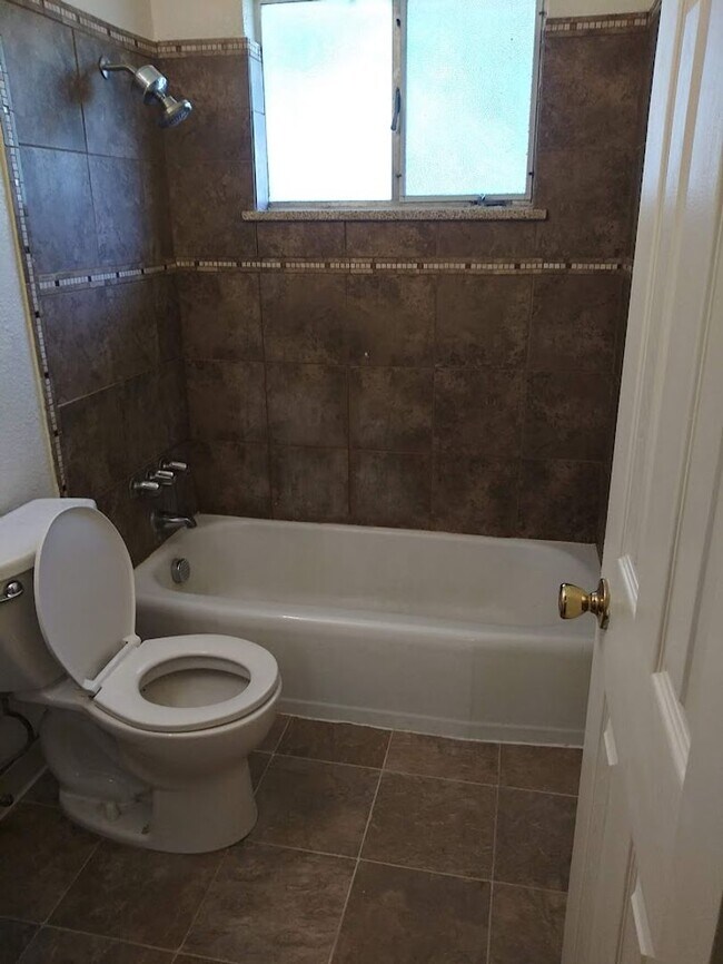 Building Photo - Lakewood Co. Ready for Move-In!