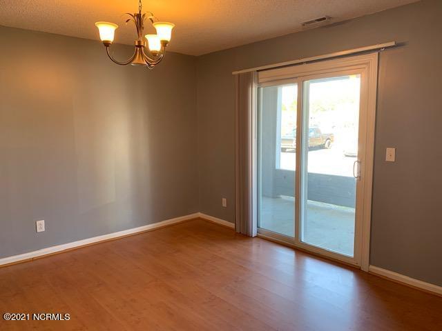 Building Photo - 114 Breezewood Dr