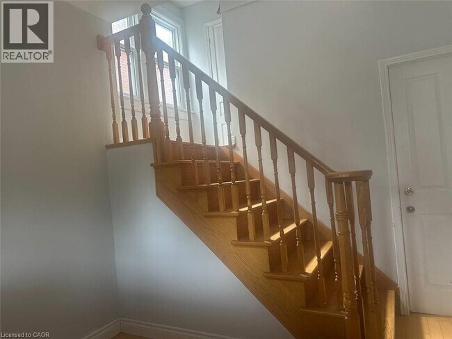 Photo du bâtiment - 64 Gage Ave S