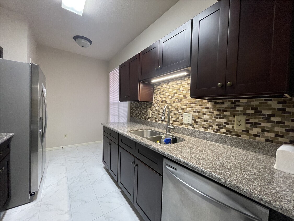 Foto del edificio - 2255 Braeswood Park Dr