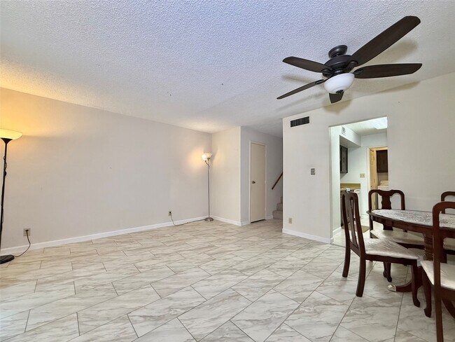 Foto del edificio - 11002 Hammerly Blvd