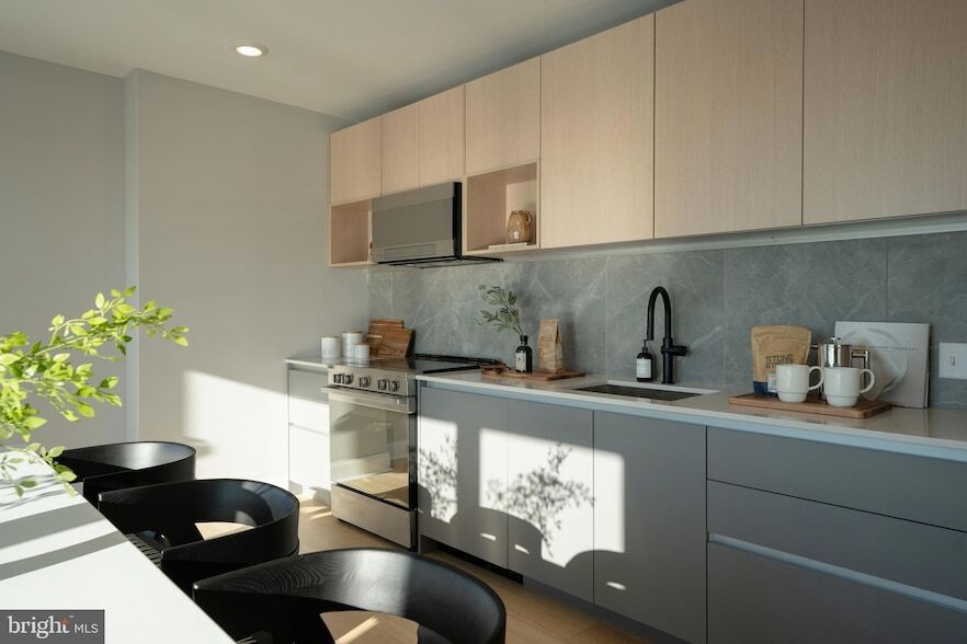 Foto principal - 1325 N Beach St