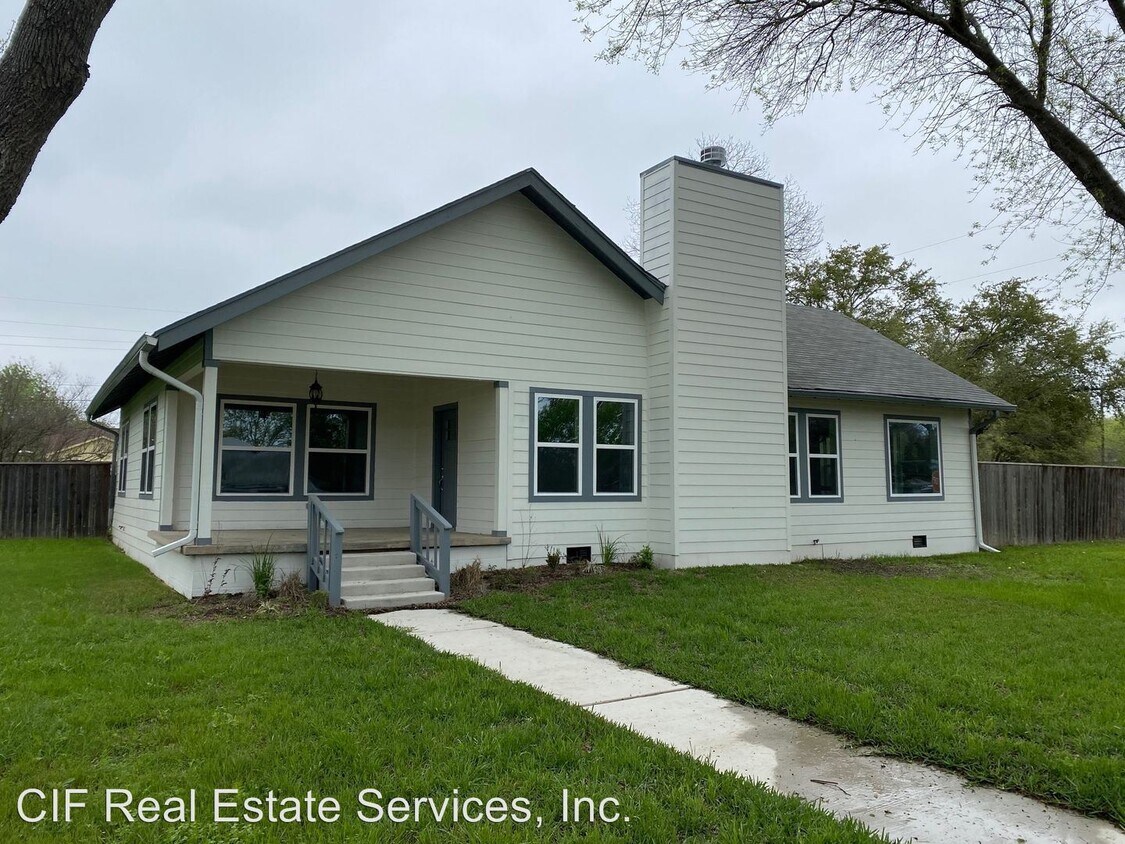 Primary Photo - 3 br, 2 bath House - 301 Randy Dr.