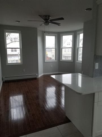 Foto del edificio - 376 John F. Kennedy Blvd