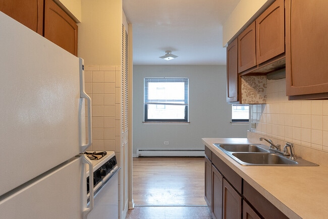 Building Photo - 510 W Briar Pl