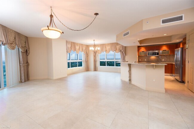 Building Photo - 231 Riverside Dr