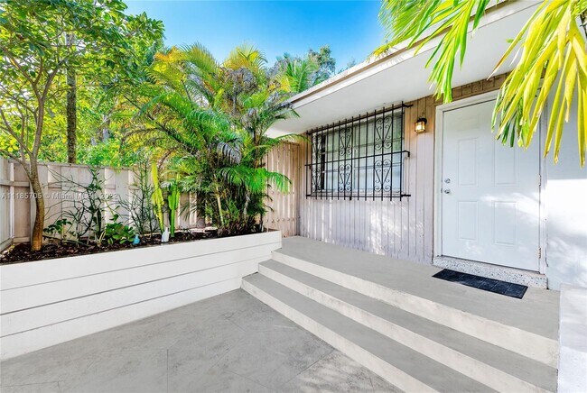 Foto del edificio - 3100 Naomi St