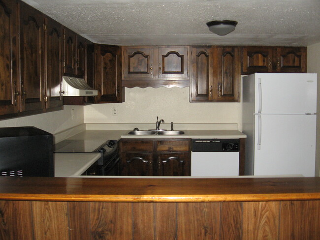 Kitchen - 8770 Chipita Park Rd