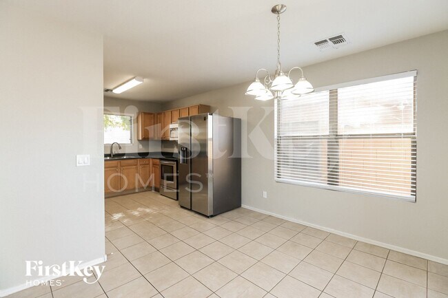 Building Photo - 2278 E Spruce Dr